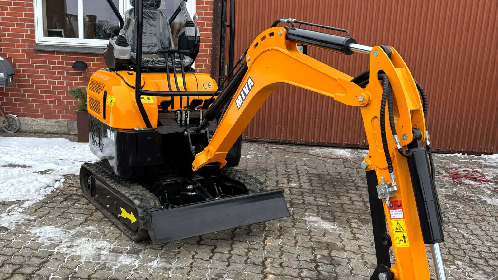 Bagger от тип Sonstige Miva fabriksny 1800kg minigraver, Gebrauchtmaschine в Vinderup (Снимка 1)