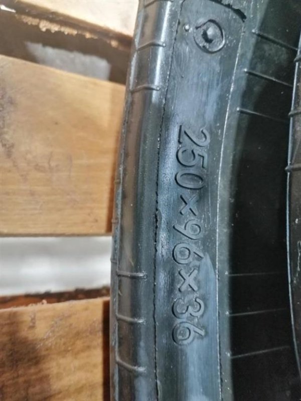 Bagger des Typs Sonstige Nyt Gummibælte 250x96x36 for bla Volvo ec20b, Gebrauchtmaschine in Vrå (Bild 2)