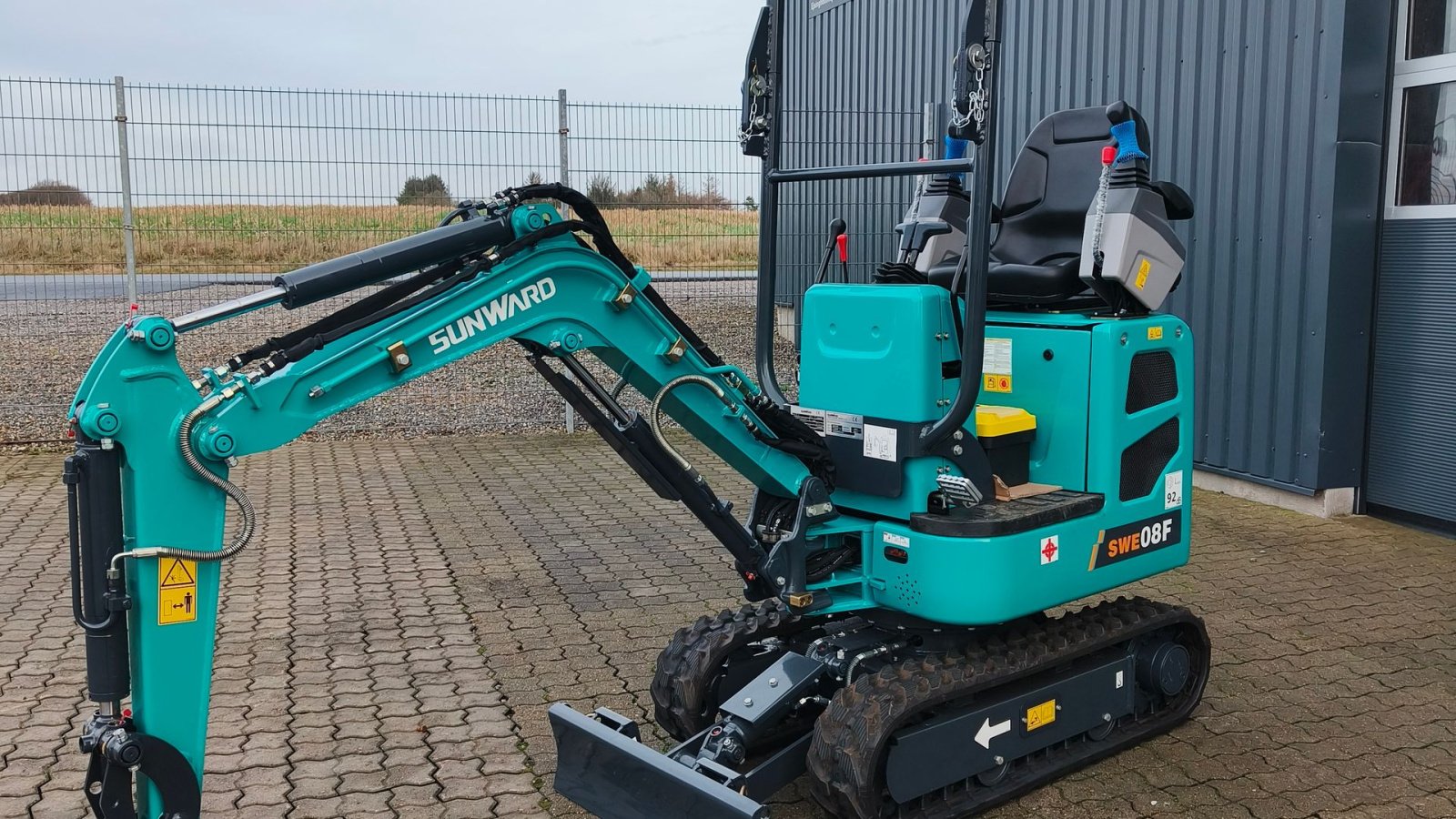 Bagger of the type Sunward swe08F 1 tons Minigraver, Gebrauchtmaschine in Vinderup (Picture 7)