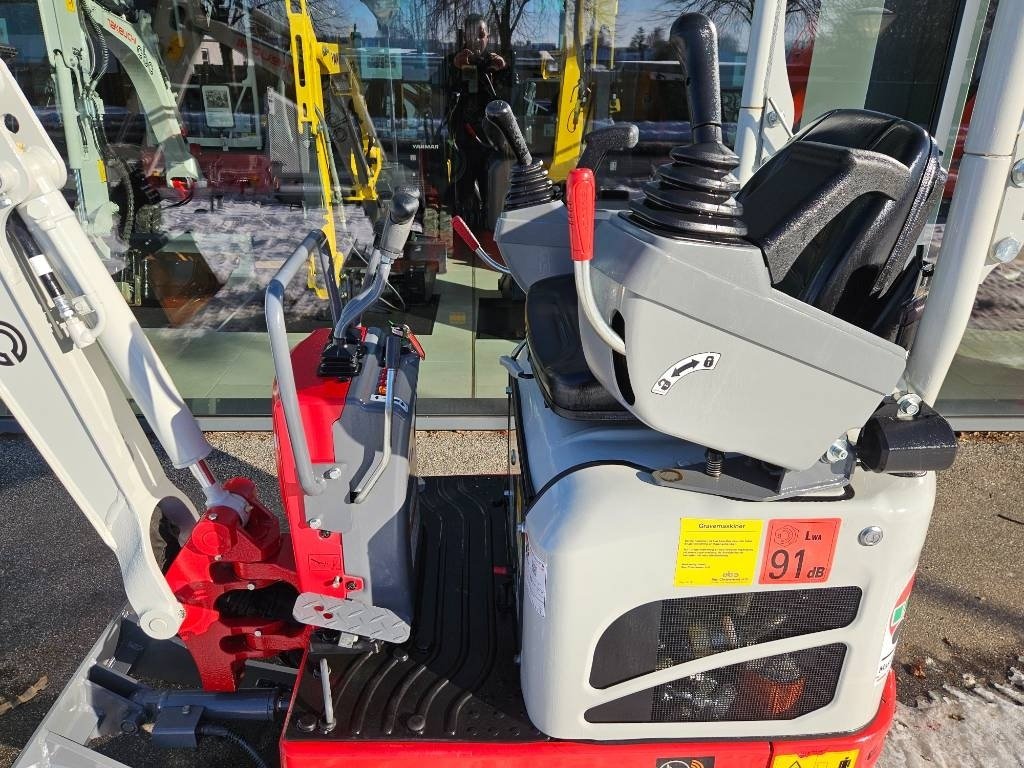 Bagger del tipo Takeuchi TB 210 R, Gebrauchtmaschine In Fårevejle (Immagine 8)
