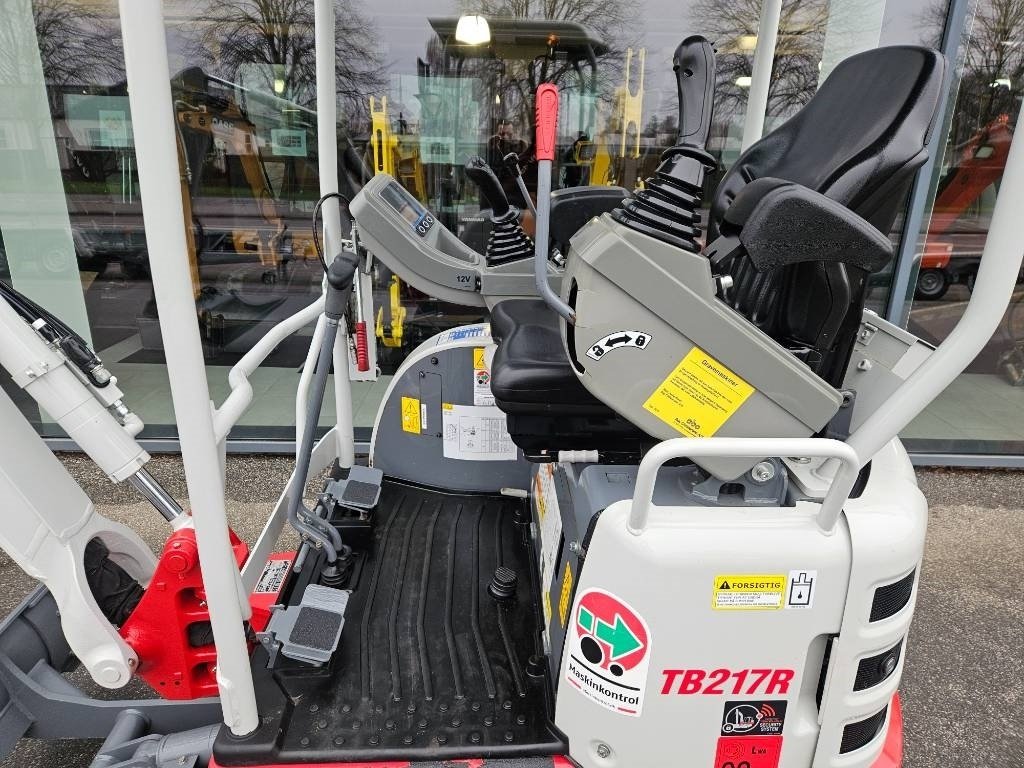 Bagger от тип Takeuchi TB 217 R, Gebrauchtmaschine в Fårevejle (Снимка 8)