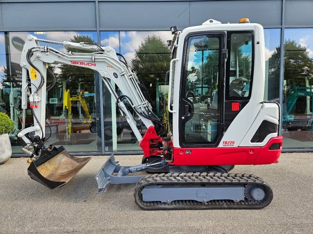 Bagger des Typs Takeuchi TB 225, Gebrauchtmaschine in Fårevejle (Bild 5)