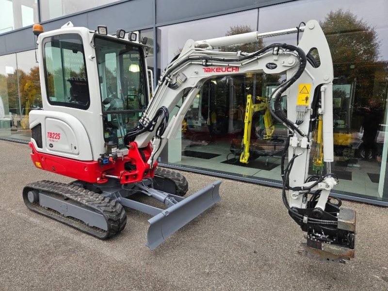 Bagger del tipo Takeuchi TB 225, Gebrauchtmaschine In Fårevejle (Immagine 1)