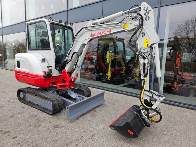 Bagger typu Takeuchi TB 230, Gebrauchtmaschine w Fårevejle