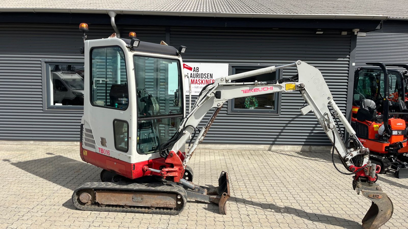 Bagger des Typs Takeuchi TB016 Tilt fæste, hydraulisk skovl fæste fin stand, Gebrauchtmaschine in Rønnede (Bild 1)