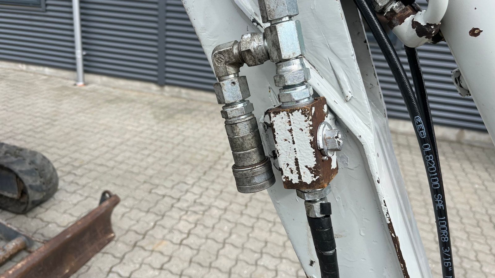 Bagger des Typs Takeuchi TB016 Tilt fæste, hydraulisk skovl fæste fin stand, Gebrauchtmaschine in Rønnede (Bild 3)