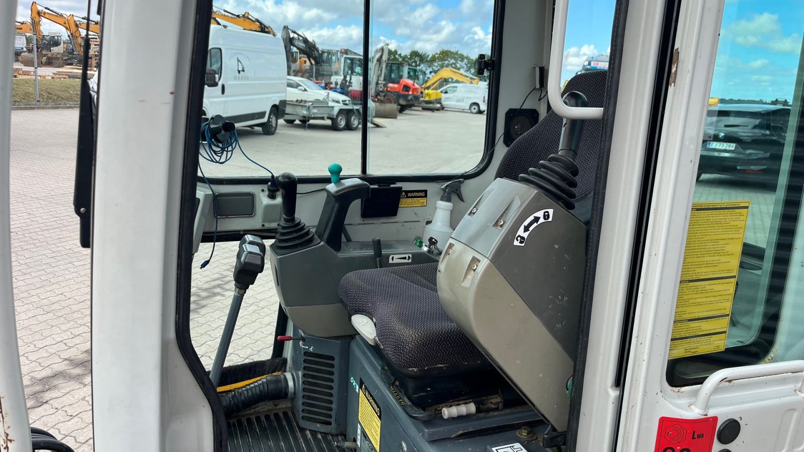 Bagger des Typs Takeuchi TB016 Tilt fæste, hydraulisk skovl fæste fin stand, Gebrauchtmaschine in Rønnede (Bild 10)