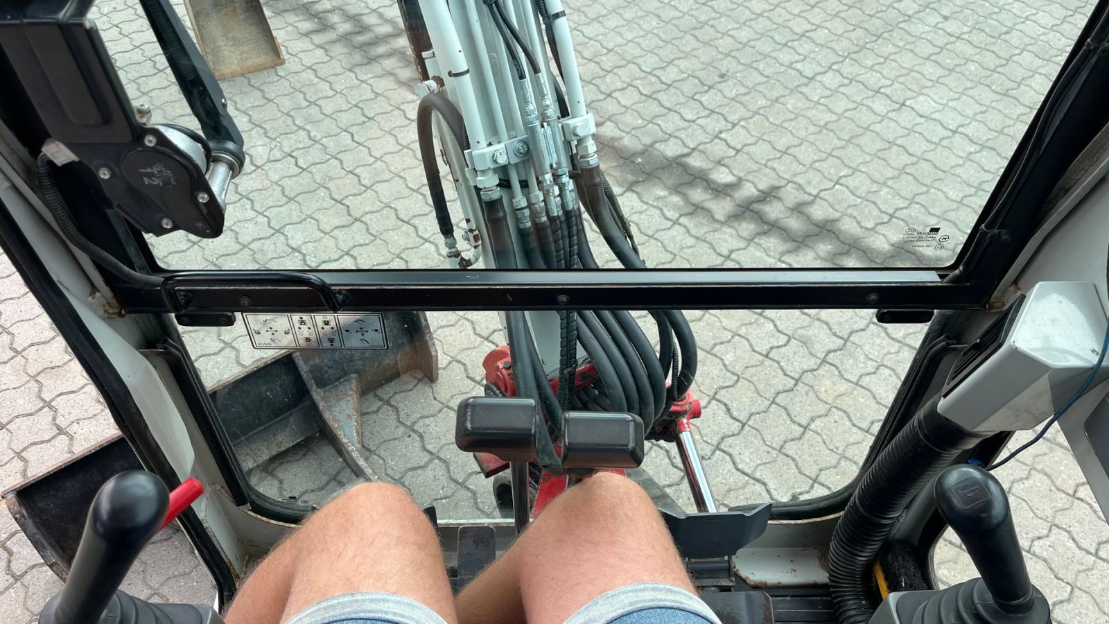 Bagger des Typs Takeuchi TB016 Tilt fæste, hydraulisk skovl fæste fin stand, Gebrauchtmaschine in Rønnede (Bild 12)