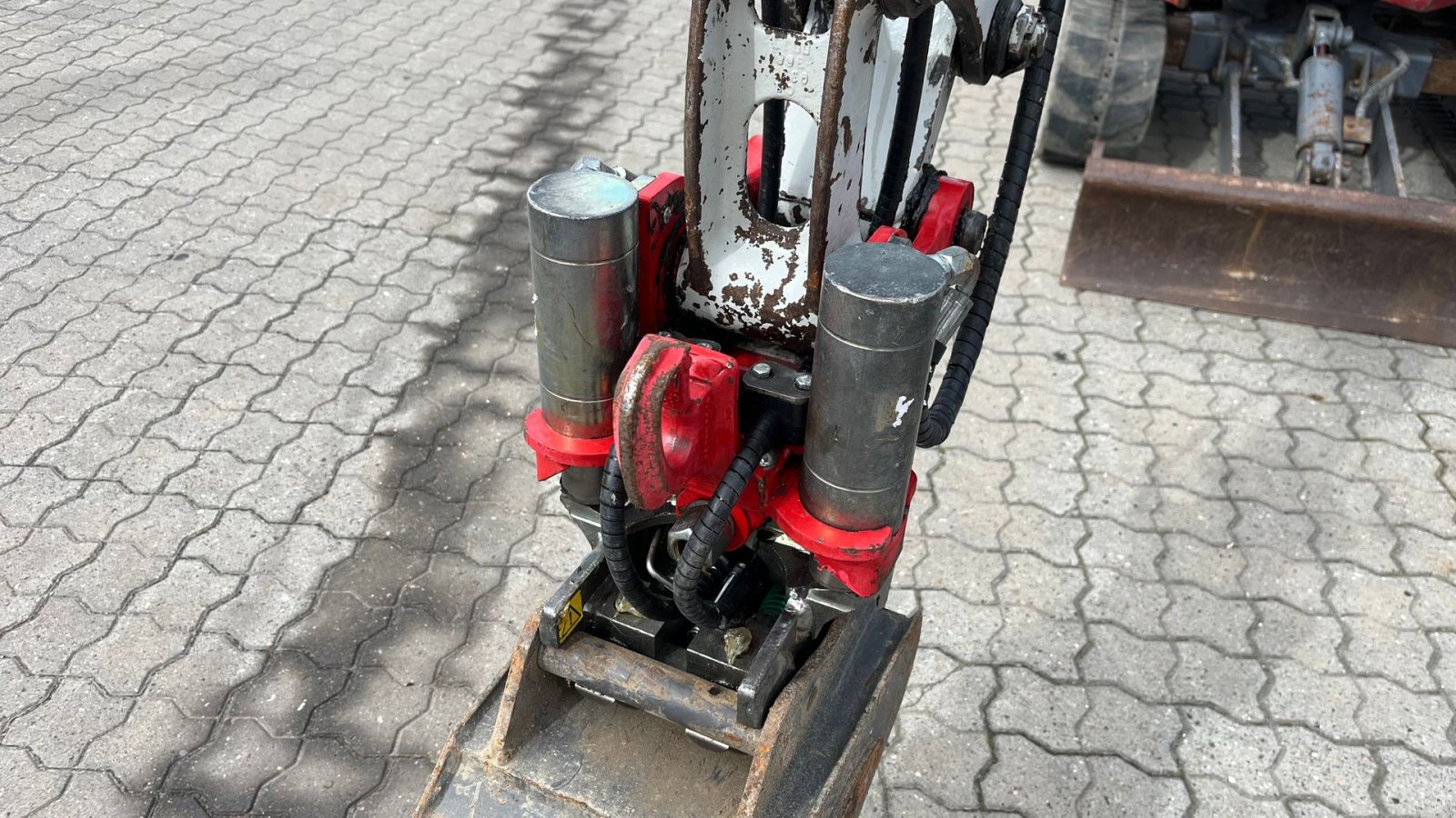 Bagger des Typs Takeuchi TB016 Tilt fæste, hydraulisk skovl fæste fin stand, Gebrauchtmaschine in Rønnede (Bild 5)