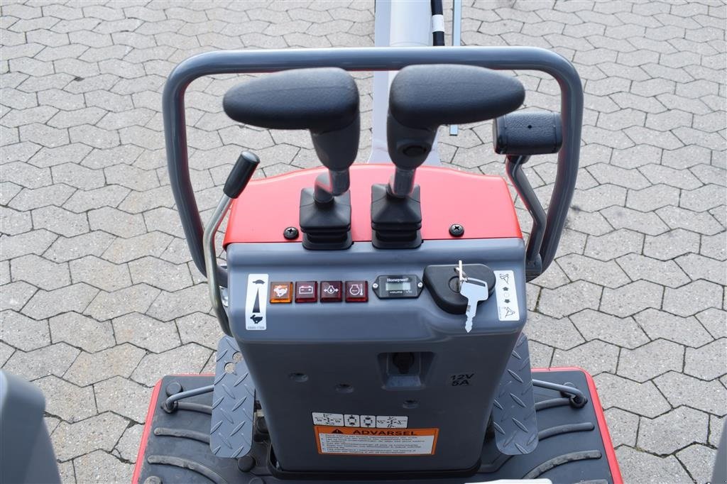 Bagger typu Takeuchi TB210R  COMPACT TILT CT1, Gebrauchtmaschine v Fredensborg (Obrázek 12)