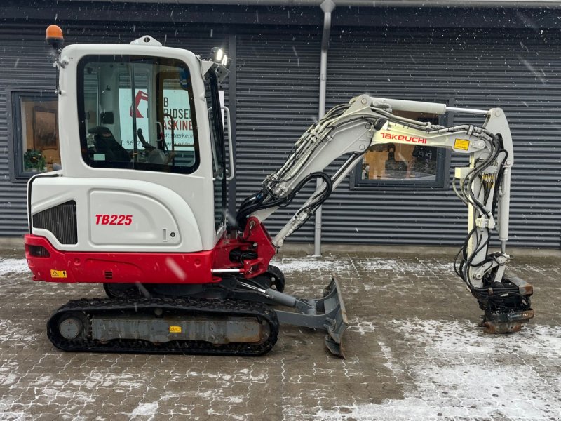 Bagger van het type Takeuchi TB225 Rotortilt og centralsmørring, Gebrauchtmaschine in Rønnede