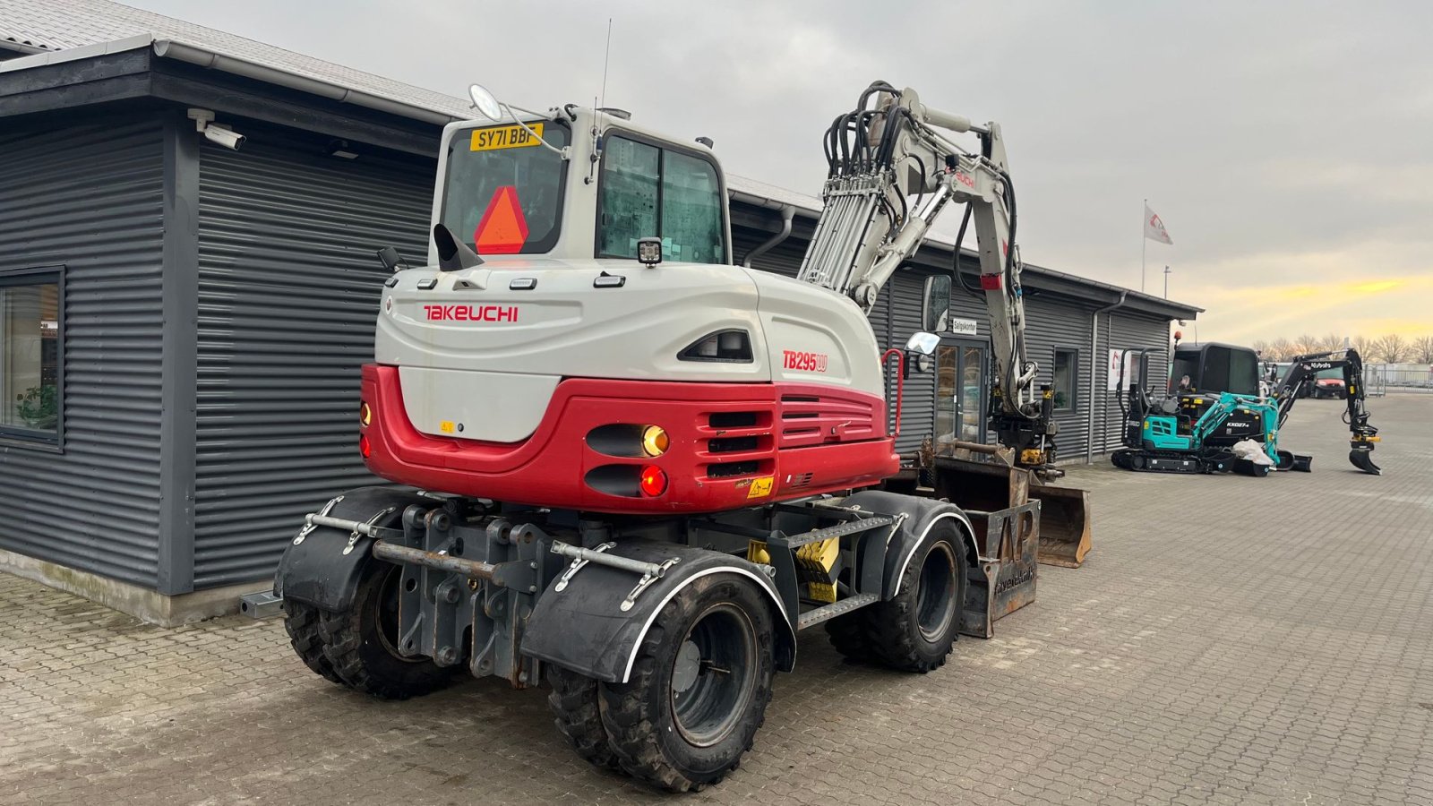 Bagger of the type Takeuchi TB295W Aftageligt Engcon Centralsmørring og skovlpakke., Gebrauchtmaschine in Rønnede (Picture 15)
