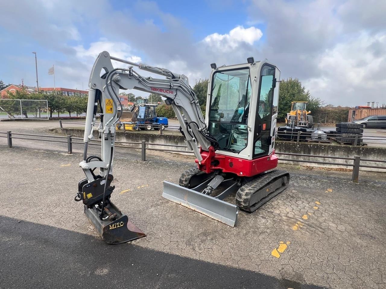 Bagger tipa Takeuchi TB325R, Gebrauchtmaschine u Middelfart (Slika 1)