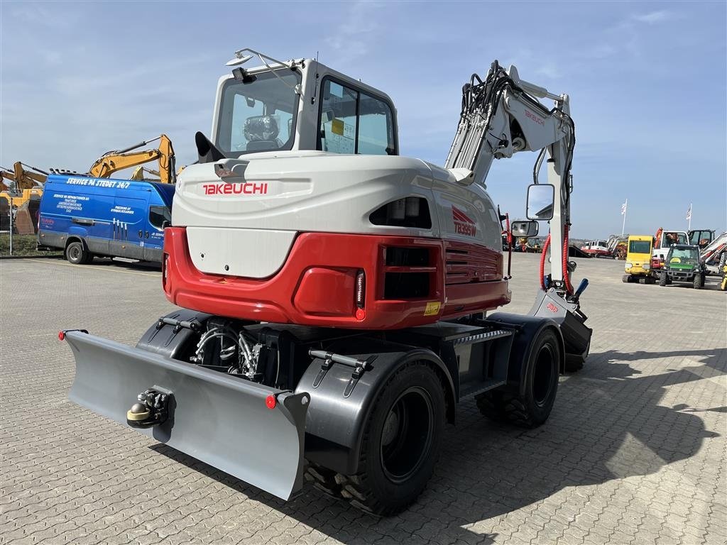 Bagger des Typs Takeuchi TB395W Rototilt, led lys, centralsmøring, 3 skovle NY, Gebrauchtmaschine in Rønnede (Bild 4)