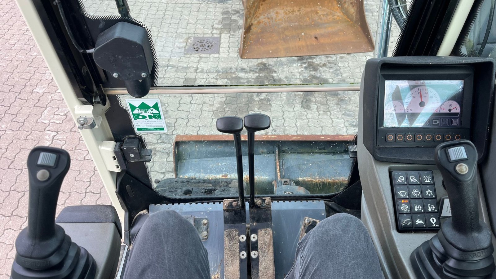 Bagger of the type Terex TC125 Rotortilt kun kørt 2900timer, Gebrauchtmaschine in Rønnede (Picture 17)
