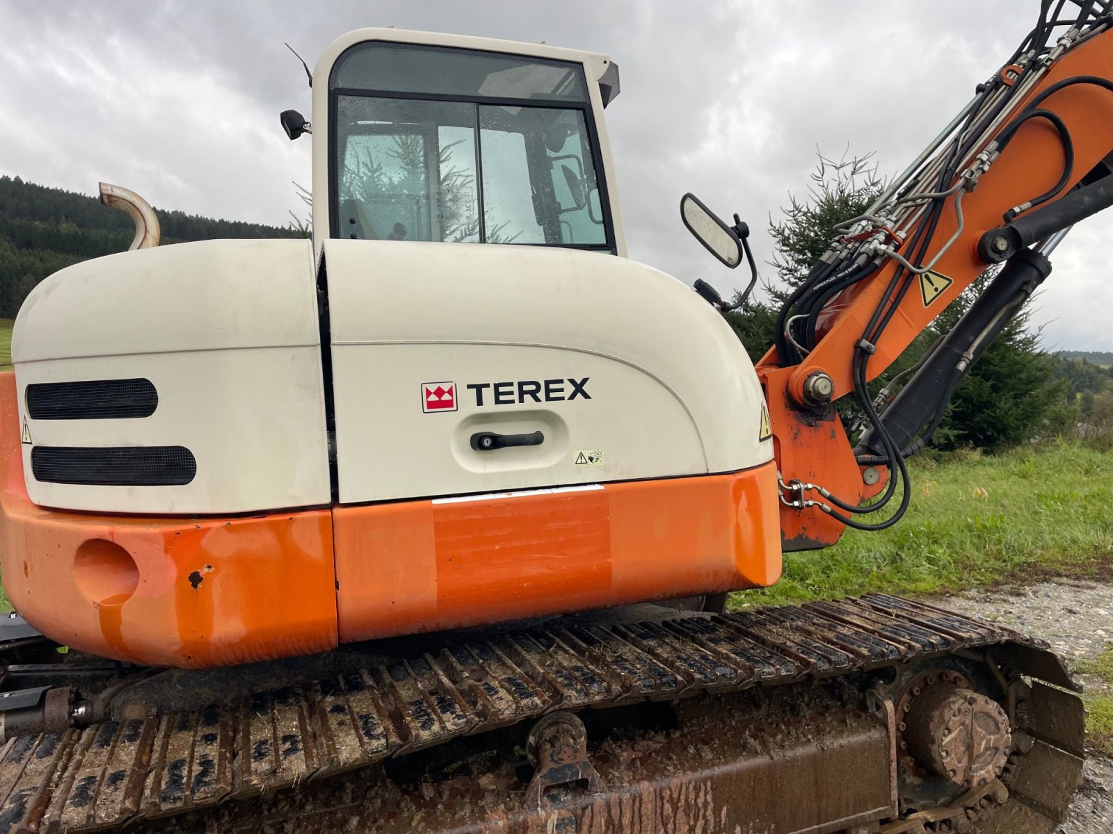 Bagger of the type Terex TC125, Gebrauchtmaschine in Regen (Picture 1)