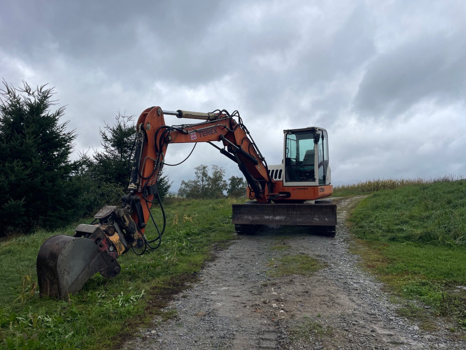 Bagger of the type Terex TC125, Gebrauchtmaschine in Regen (Picture 2)