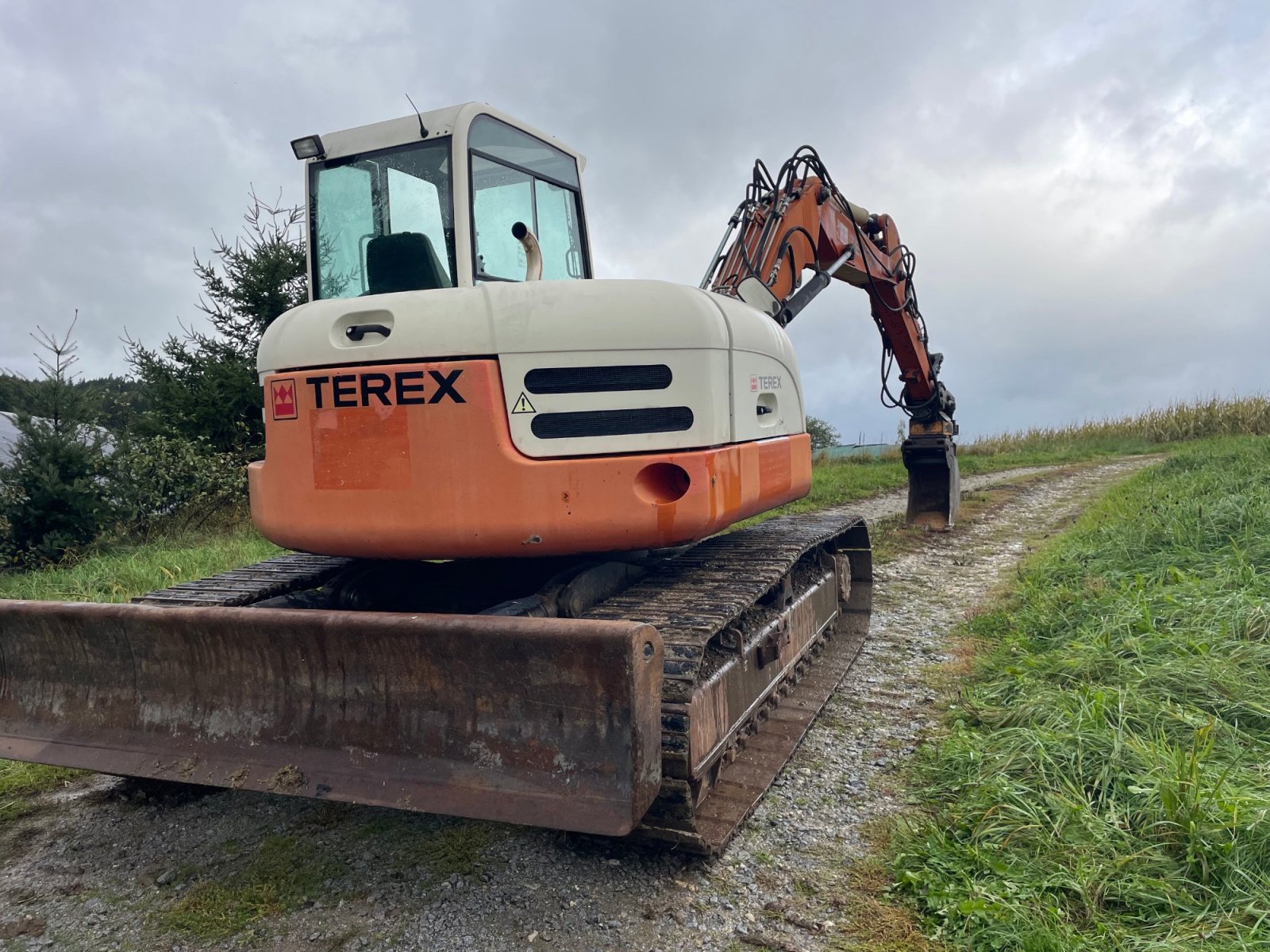 Bagger of the type Terex TC125, Gebrauchtmaschine in Regen (Picture 3)