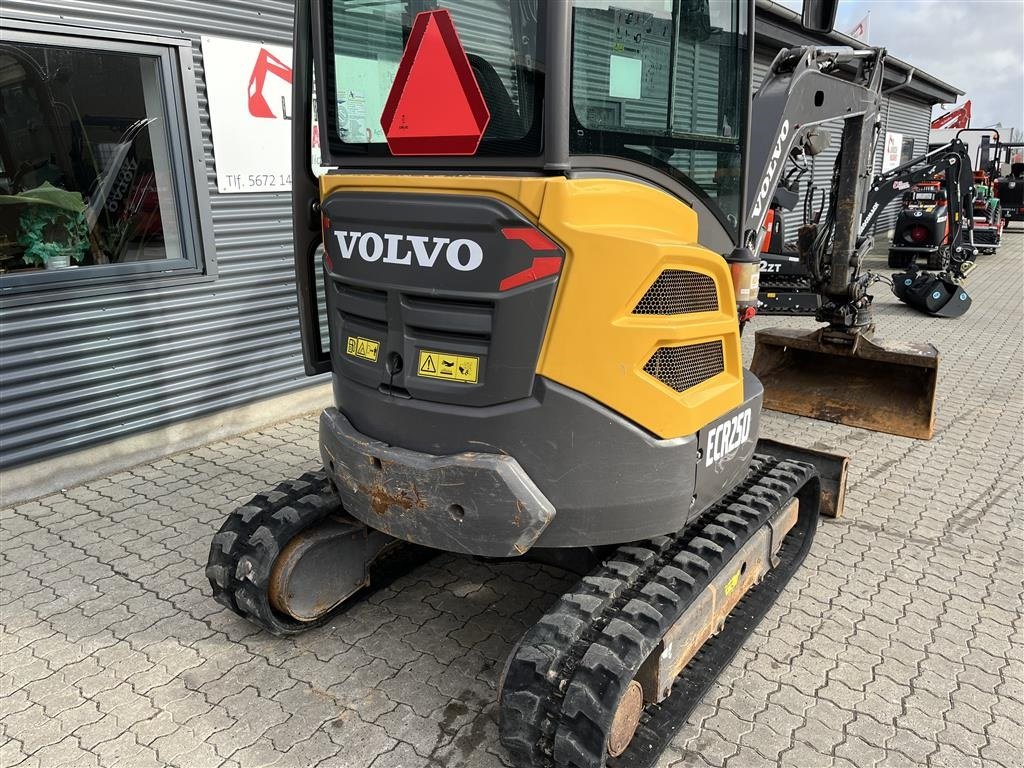 Bagger типа Volvo ECR25D Rotortilt og centralsmørring, Gebrauchtmaschine в Rønnede (Фотография 18)