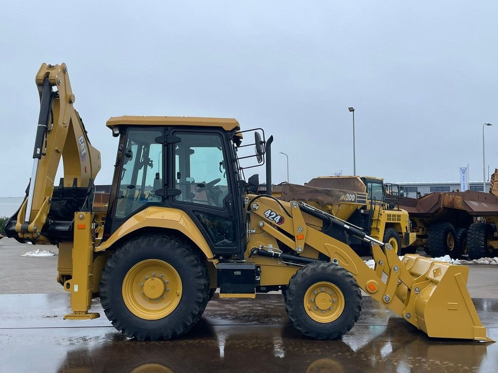 Baggerlader van het type Caterpillar 424 4x4 Backhoe Loader - Export model, Neumaschine in Velddriel (Foto 7)