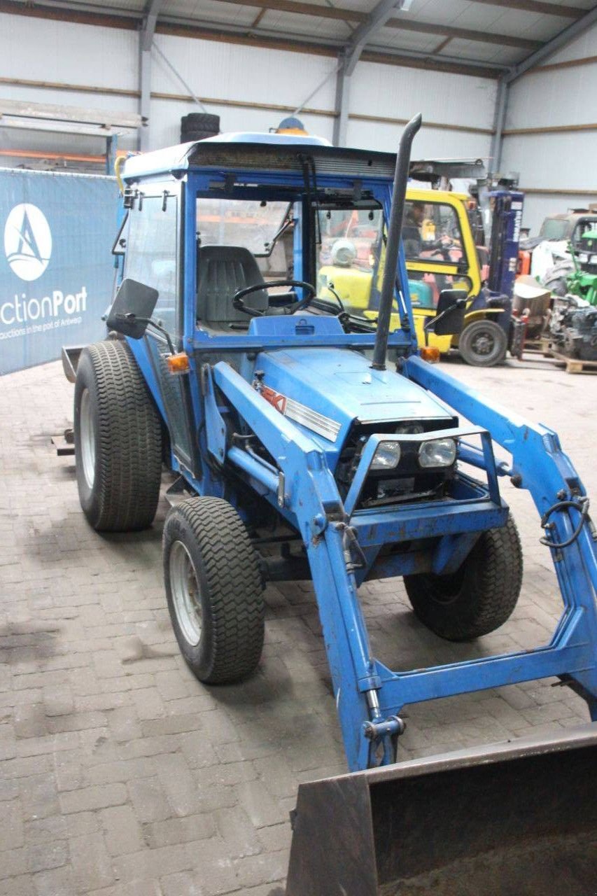 Baggerlader типа Iseki 530, Gebrauchtmaschine в Antwerpen (Фотография 7)