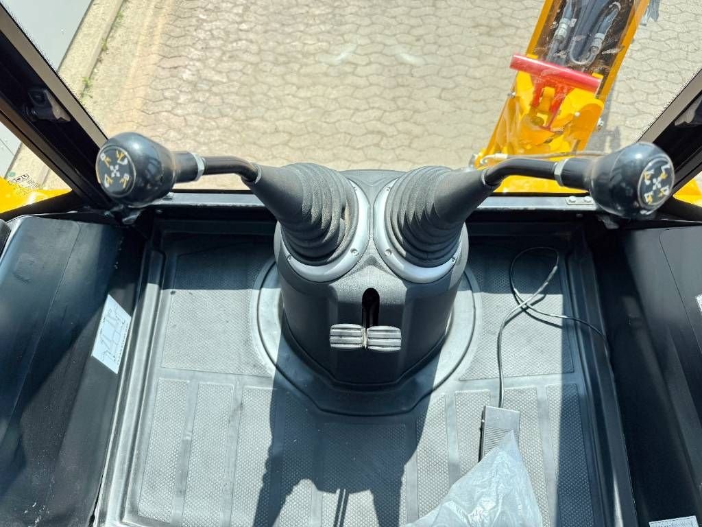 Baggerlader of the type JCB 3DX / 3CX Plus 4WD - New / Unused/ Hammer Lines AC, Neumaschine in Veldhoven (Picture 10)