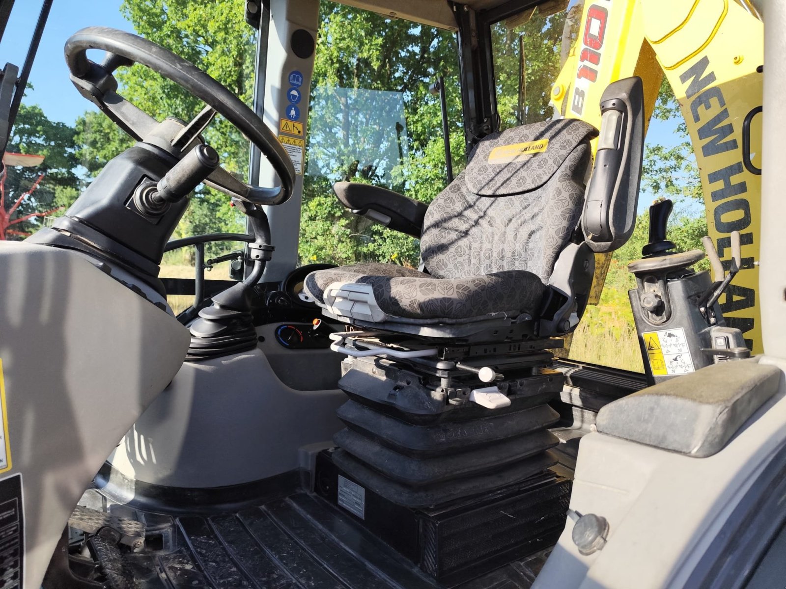 Baggerlader du type New Holland B110C TC, Gebrauchtmaschine en Le Horps (Photo 3)