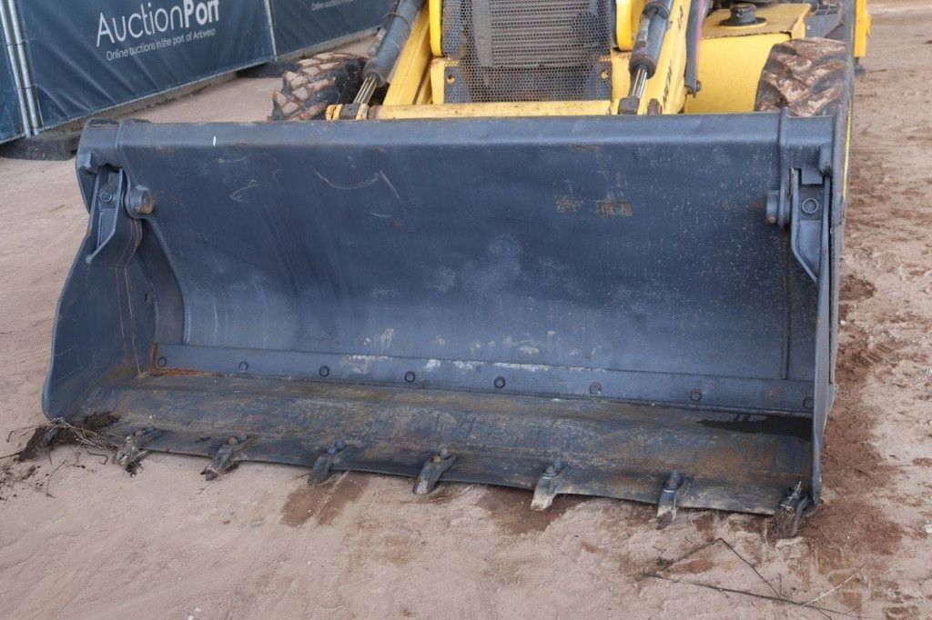 Baggerlader от тип New Holland B80B-SS, Gebrauchtmaschine в Antwerpen (Снимка 11)