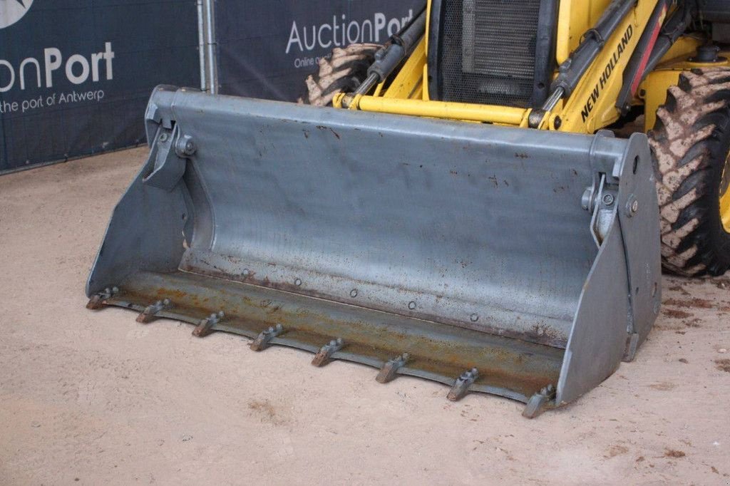 Baggerlader van het type New Holland B80B, Gebrauchtmaschine in Antwerpen (Foto 10)