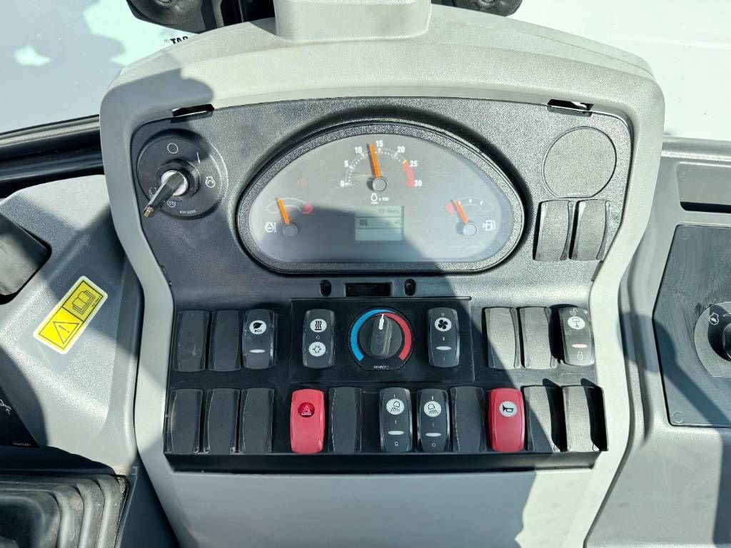 Baggerlader tip Sonstige Cat 424 4WD - Hammer Lines / Airco / Side Shift, Neumaschine in Veldhoven (Poză 11)