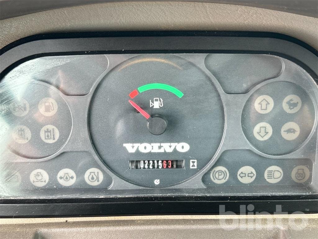 Baggerlader a típus Volvo L28F, Gebrauchtmaschine ekkor: Düsseldorf (Kép 5)