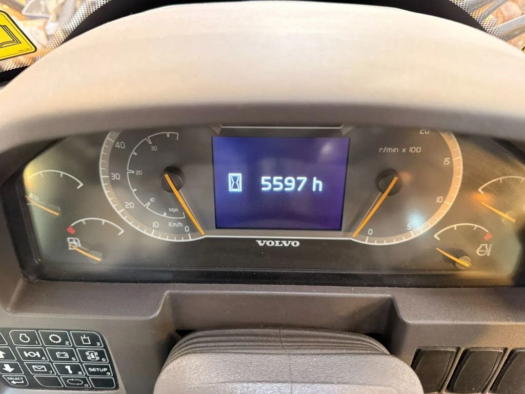 Baggerlader типа Volvo L60H, Gebrauchtmaschine в Kootwijkerbroek (Фотография 5)