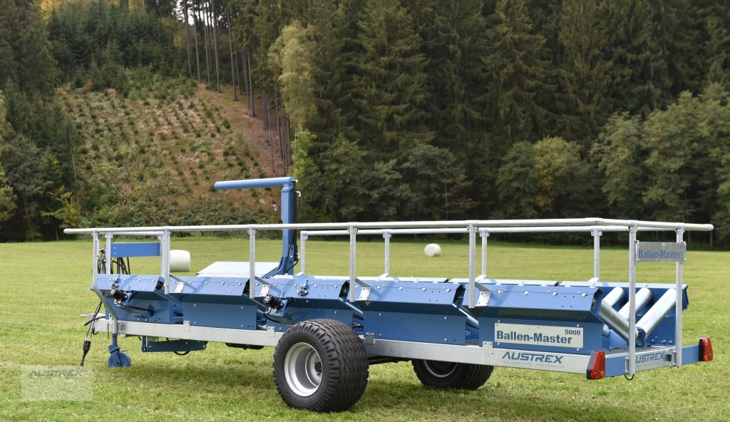 Ballensammelwagen des Typs Austrex Handels GesmbH BallenMaster 4000, Neumaschine in Oberneukirchen (Bild 1)