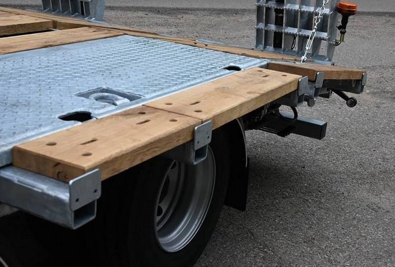 Ballensammelwagen des Typs CYNKOMET Plattformauflieger RM-240 / trailer, Neumaschine in Michałowo (Bild 4)