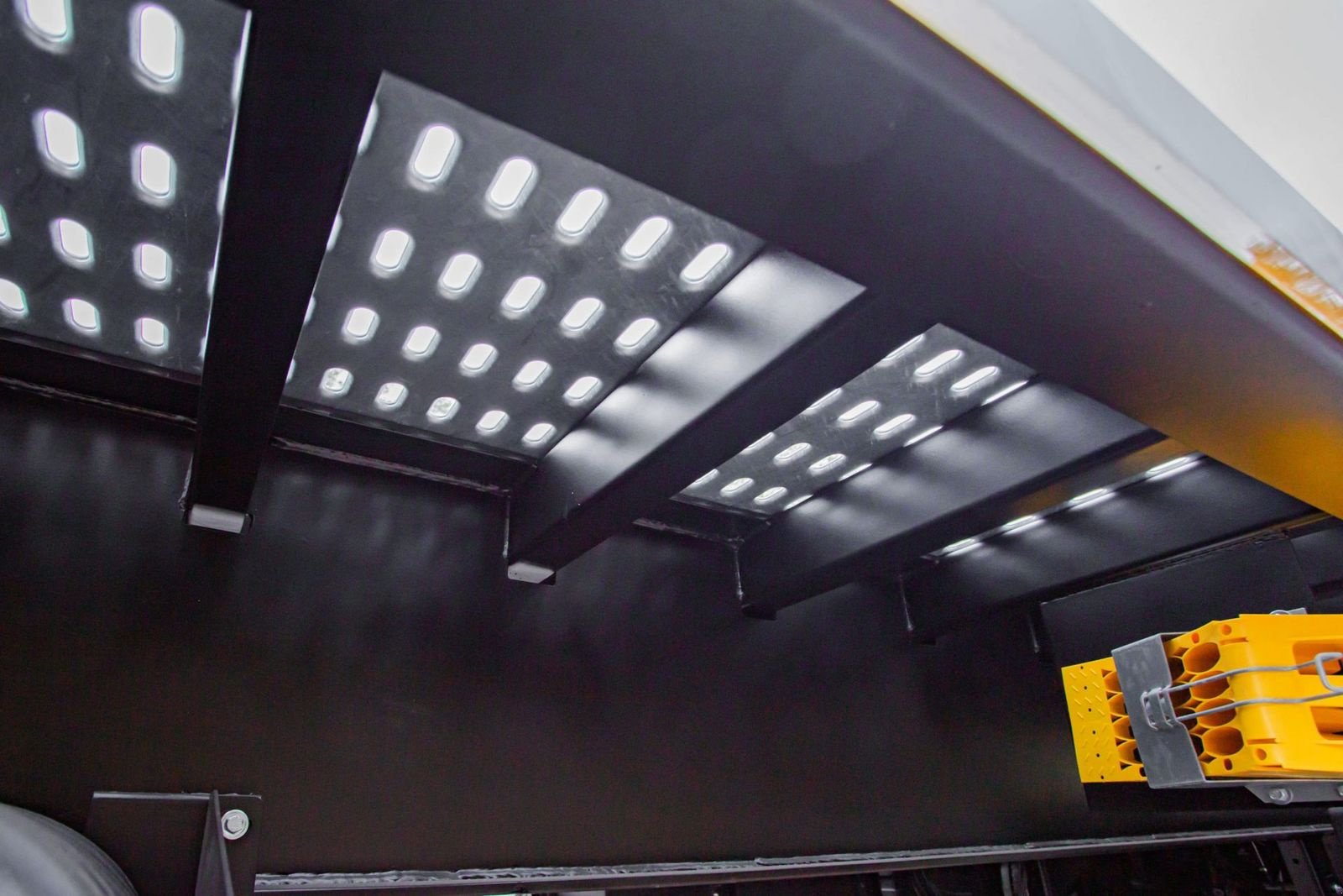 Ballensammelwagen des Typs CYNKOMET Plattformauflieger SL - 28M / trailer, Neumaschine in Michałowo (Bild 7)