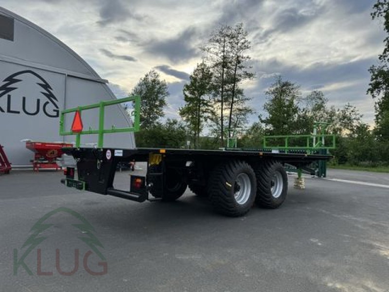 Ballensammelwagen des Typs Dinapolis RP 7.500 Tandem Ballenanhänger, Neumaschine in Pirching am Traubenberg (Bild 14)