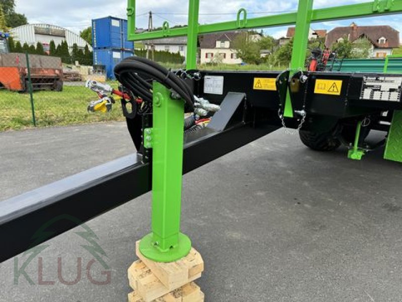 Ballensammelwagen des Typs Dinapolis RP 7.500 Tandem Ballenanhänger, Neumaschine in Pirching am Traubenberg (Bild 28)