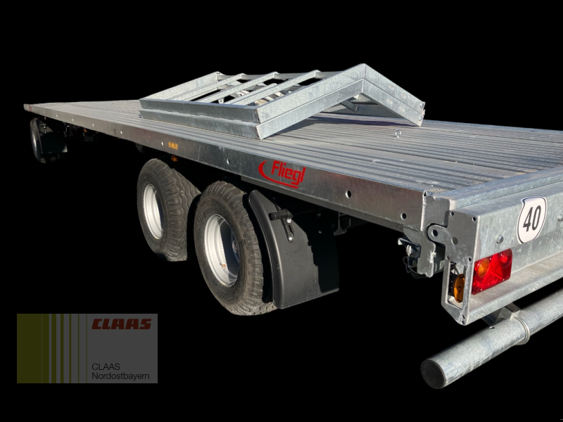 Ballensammelwagen van het type Fliegl DPW 180 B 3-ACHS, Neumaschine in Schwend (Foto 4)