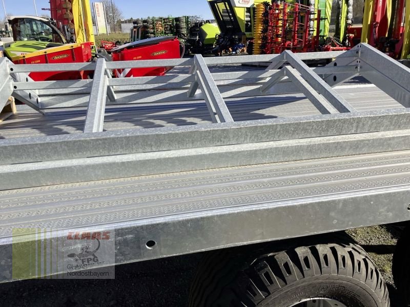 Ballensammelwagen van het type Fliegl DPW 180 B 3-ACHS, Neumaschine in Schwend (Foto 7)