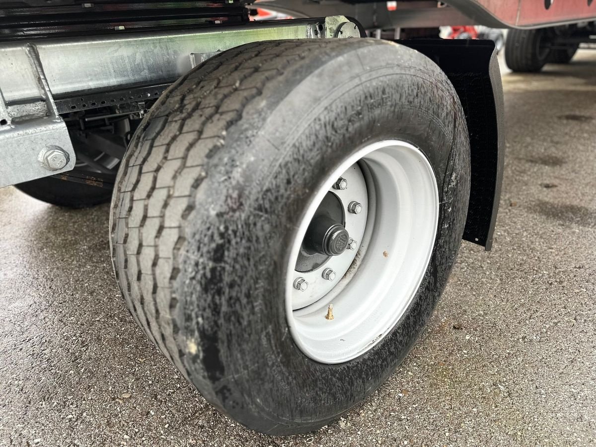 Ballensammelwagen of the type Fliegl DPW 180 B Ballenanhänger, Neumaschine in St. Marienkirchen (Picture 10)