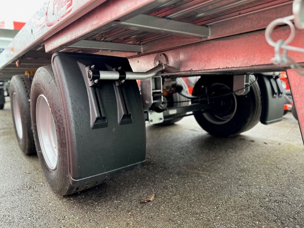 Ballensammelwagen of the type Fliegl DPW 180 B Ballenanhänger, Neumaschine in St. Marienkirchen (Picture 9)