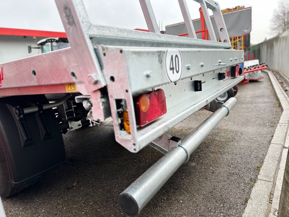 Ballensammelwagen of the type Fliegl DPW 180 B Ballenanhänger, Neumaschine in St. Marienkirchen (Picture 7)