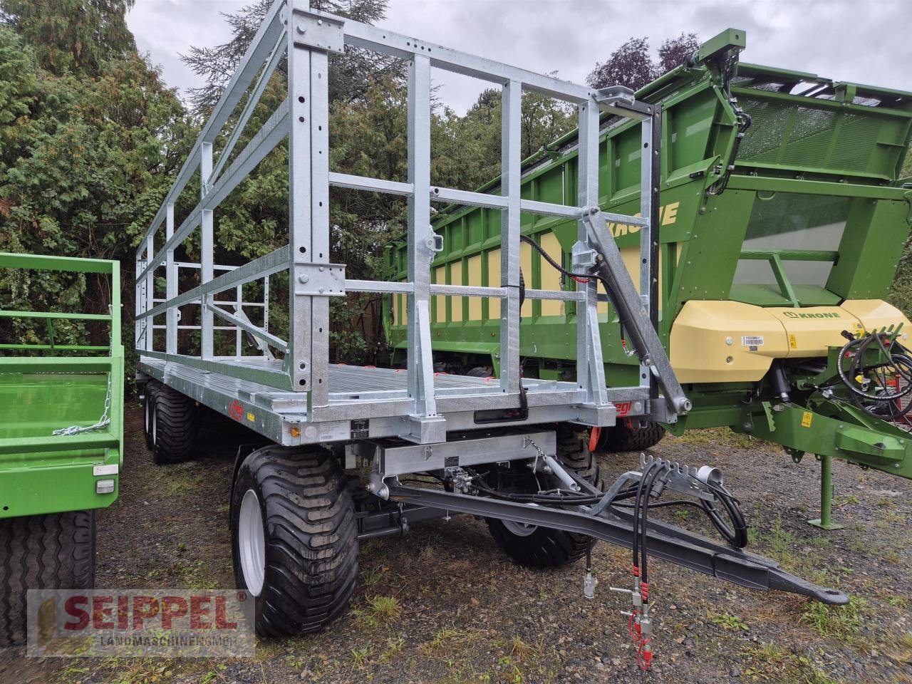Ballensammelwagen des Typs Fliegl DPW 210 BL ULTRA, Neumaschine in Groß-Umstadt (Bild 1)