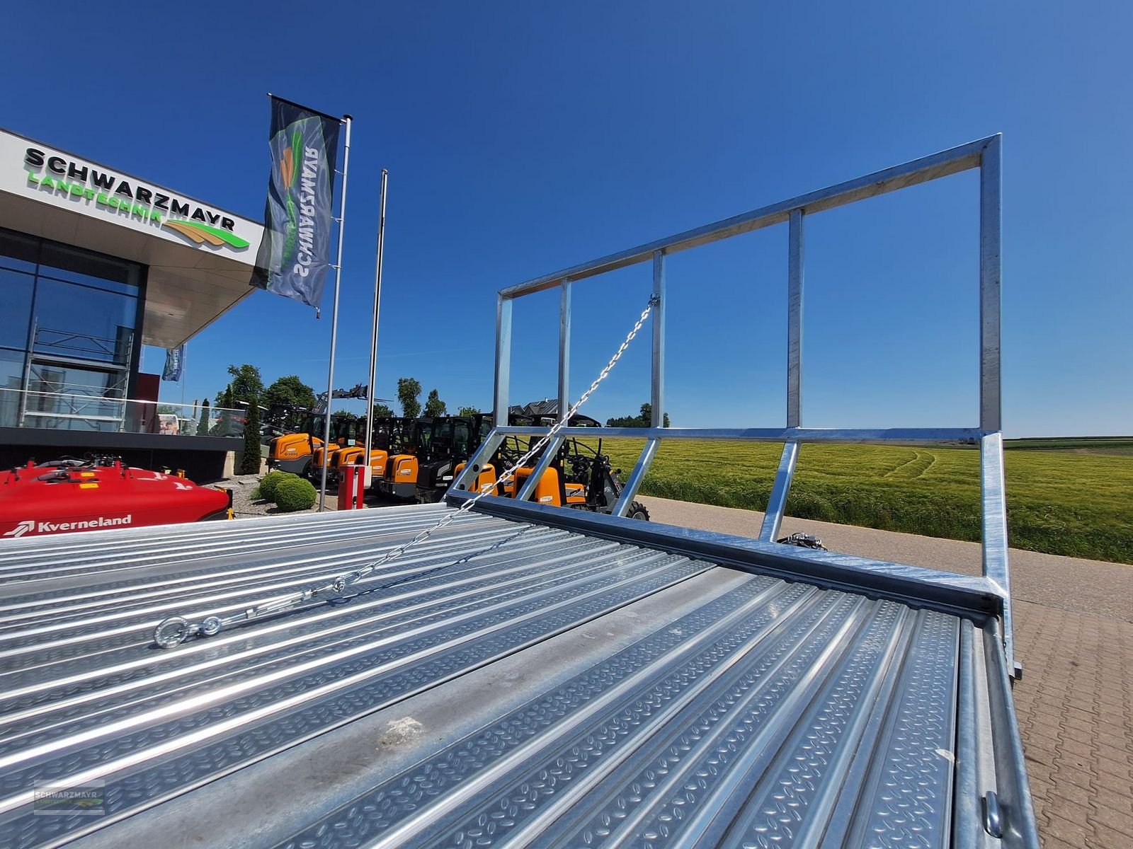 Ballensammelwagen des Typs Fliegl DPW 240, Neumaschine in Gampern (Bild 15)