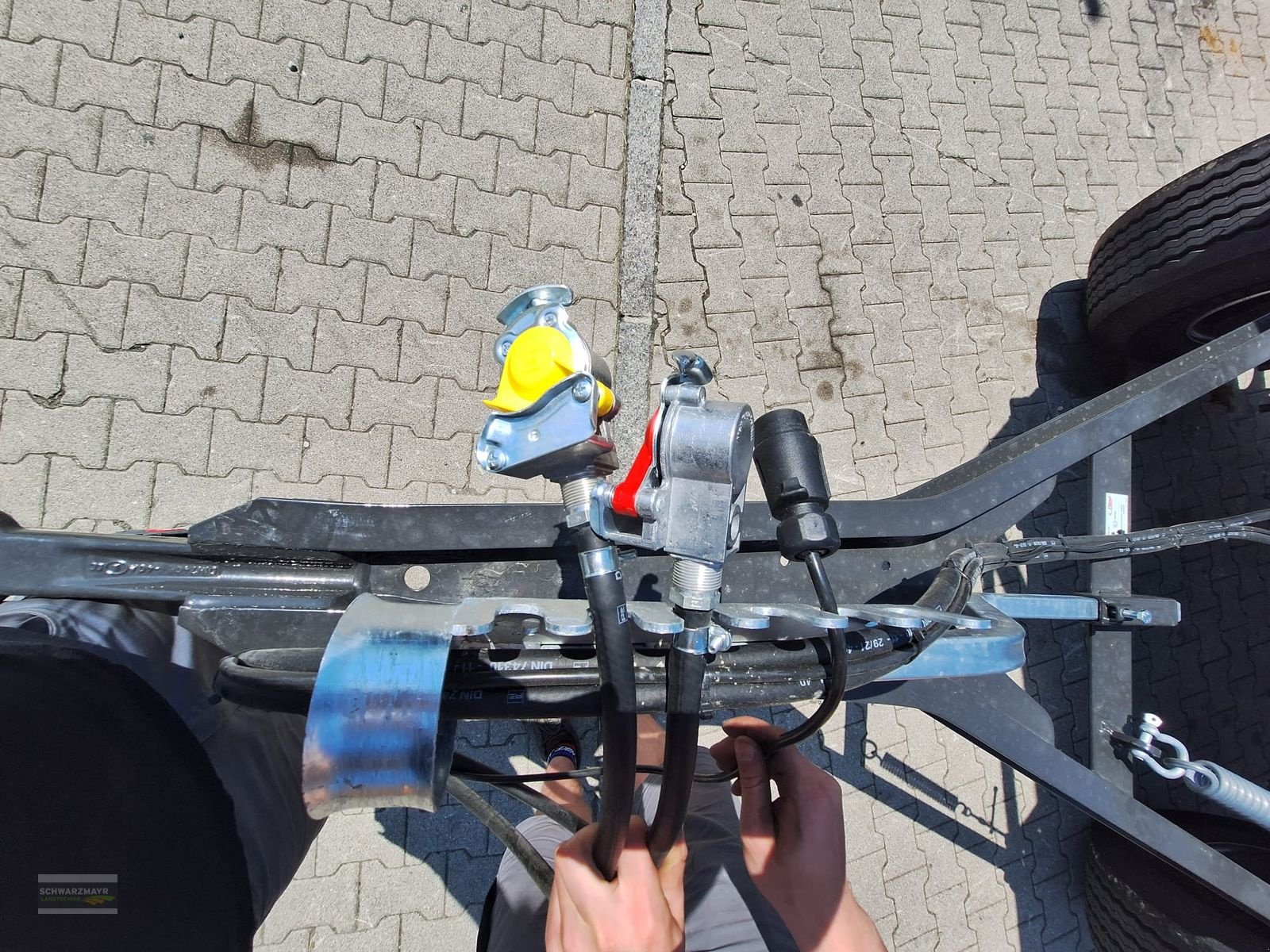 Ballensammelwagen des Typs Fliegl DPW 240, Neumaschine in Gampern (Bild 12)