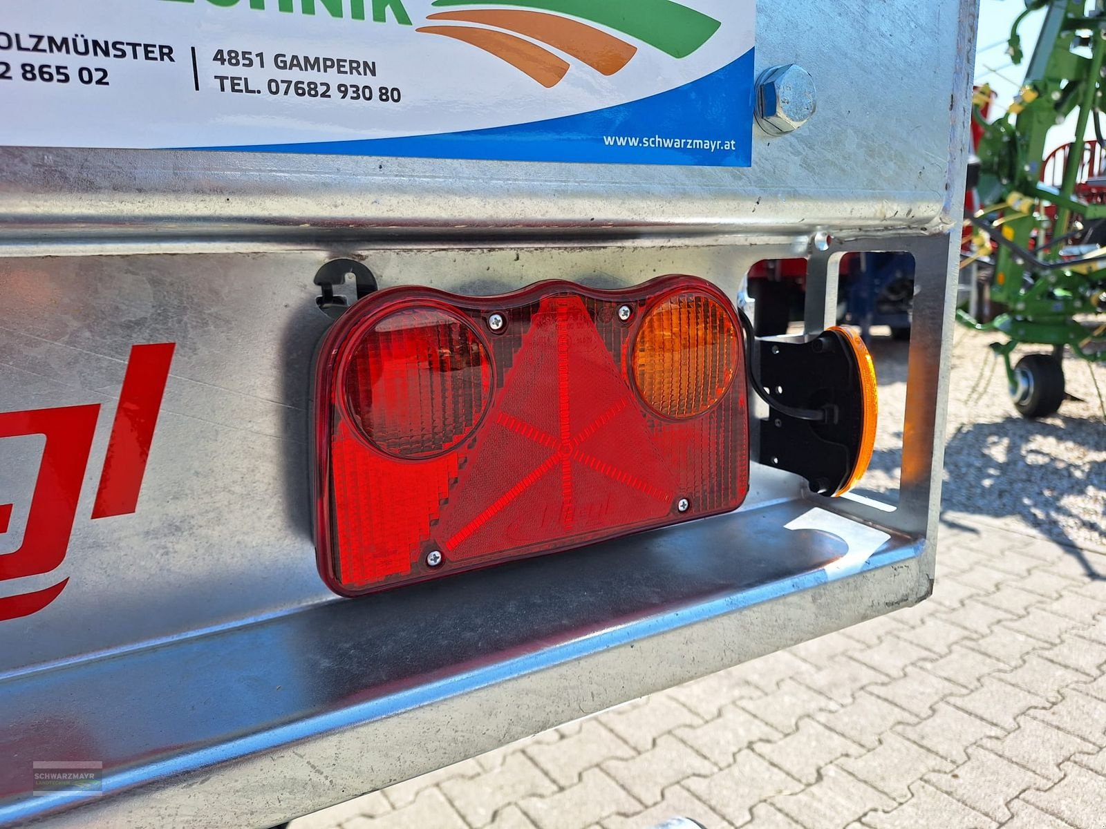 Ballensammelwagen des Typs Fliegl DPW 240, Neumaschine in Gampern (Bild 22)