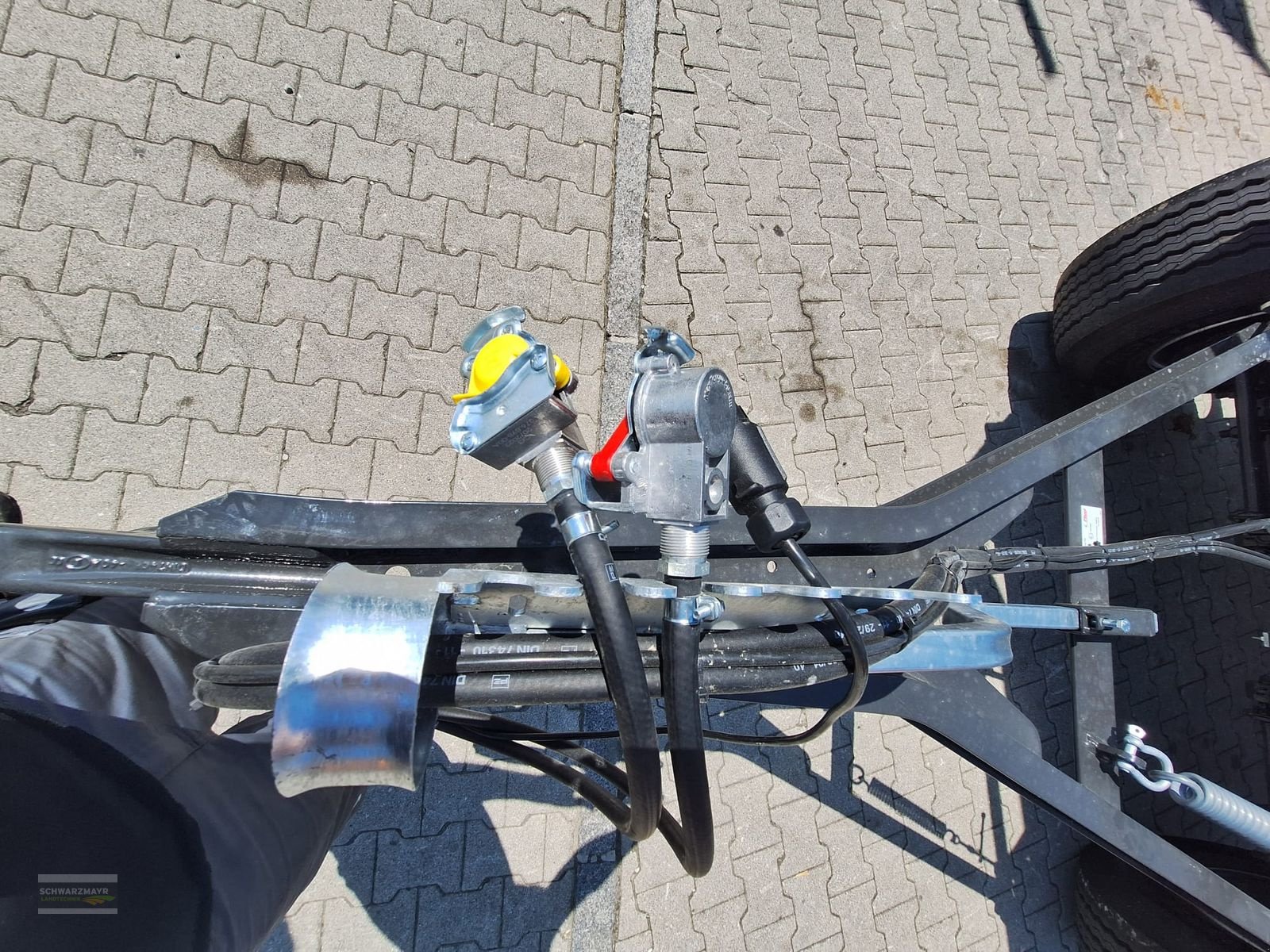 Ballensammelwagen des Typs Fliegl DPW 240, Neumaschine in Gampern (Bild 13)