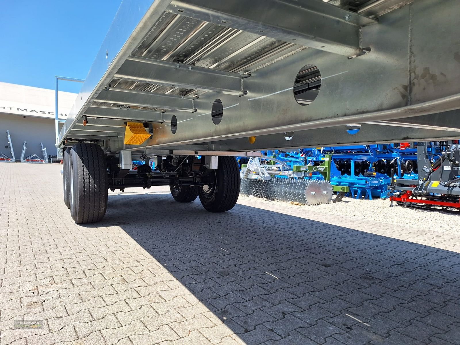 Ballensammelwagen des Typs Fliegl DPW 240, Neumaschine in Gampern (Bild 18)