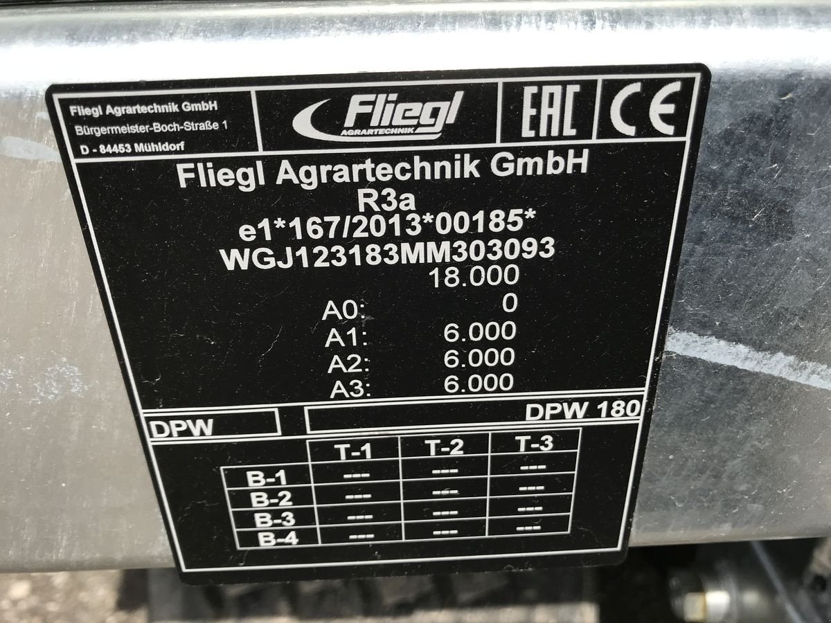 Ballensammelwagen a típus Fliegl Dreiachs Ballentransportanhänger DPW 180 B, Neumaschine ekkor: Kirchschlag (Kép 11)