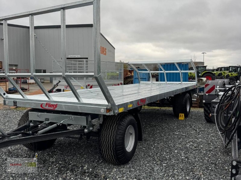 Ballensammelwagen of the type Fliegl ZBW 120 B, Neumaschine in Schwülper